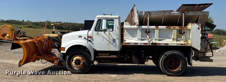 image for item DU3507 2001 International 4900 dump truck