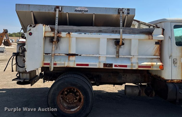 image for item DU3507 2001 International 4900 dump truck