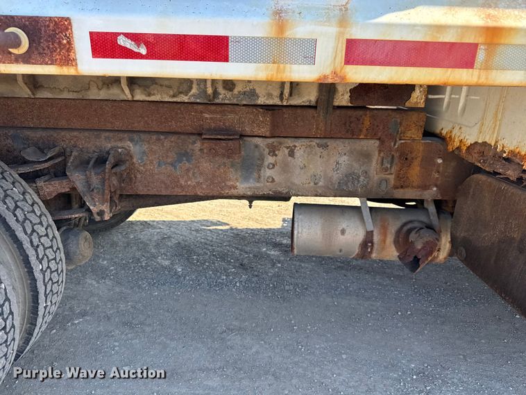 image for item DU3507 2001 International 4900 dump truck