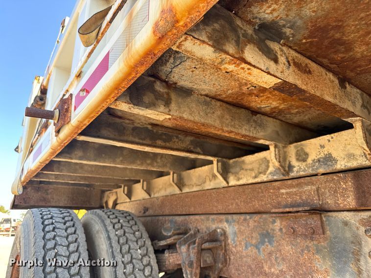 image for item DU3507 2001 International 4900 dump truck