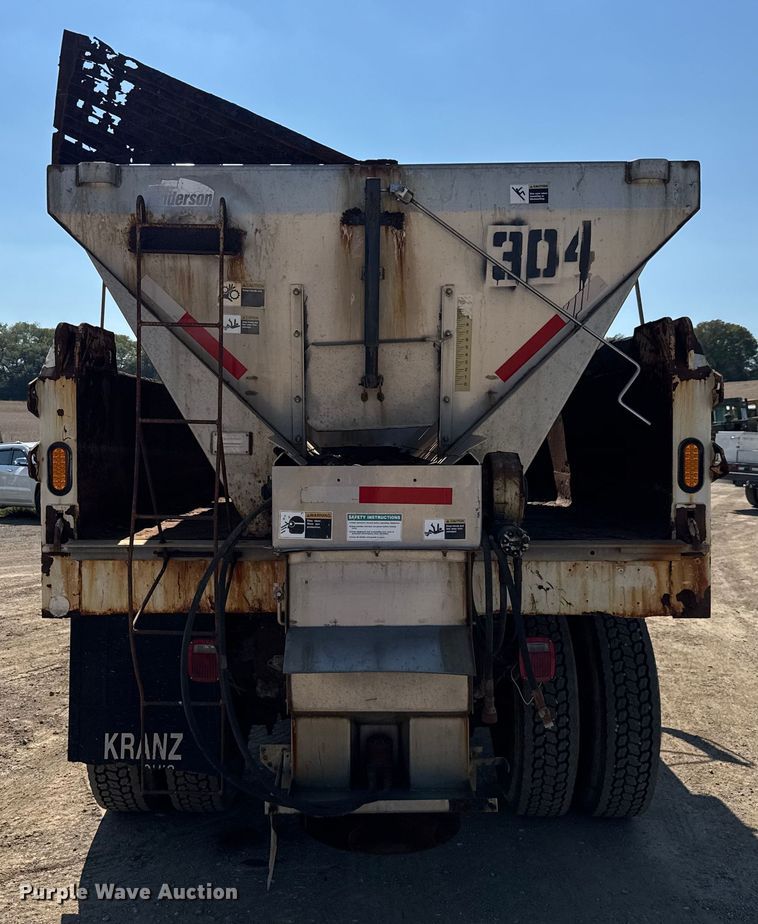 image for item DU3507 2001 International 4900 dump truck