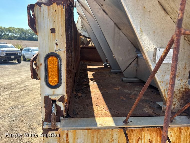 image for item DU3507 2001 International 4900 dump truck