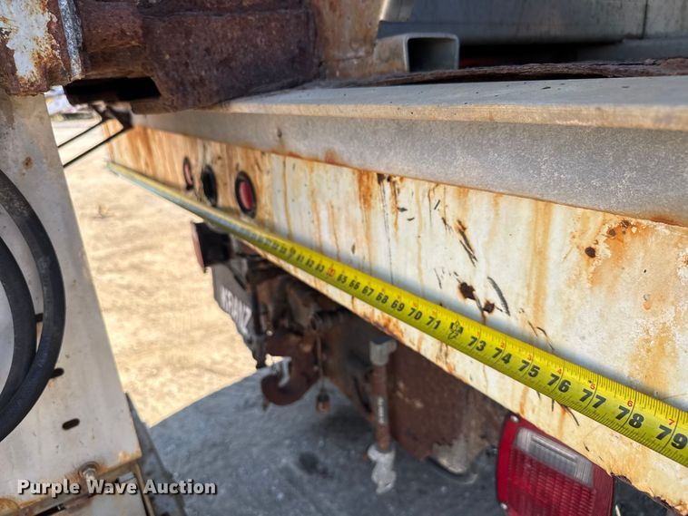 image for item DU3507 2001 International 4900 dump truck