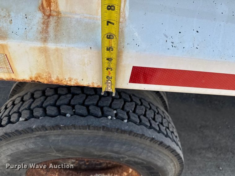 image for item DU3507 2001 International 4900 dump truck