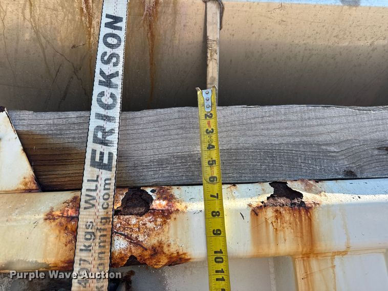 image for item DU3507 2001 International 4900 dump truck