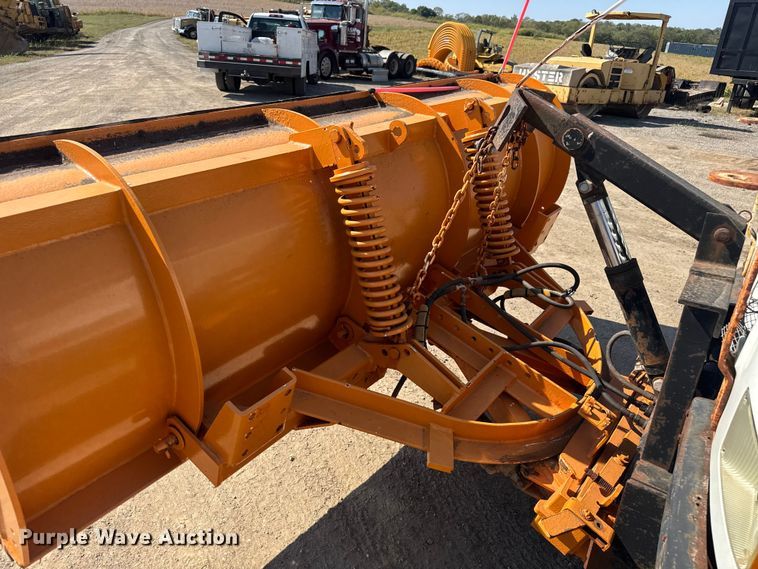 image for item DU3507 2001 International 4900 dump truck