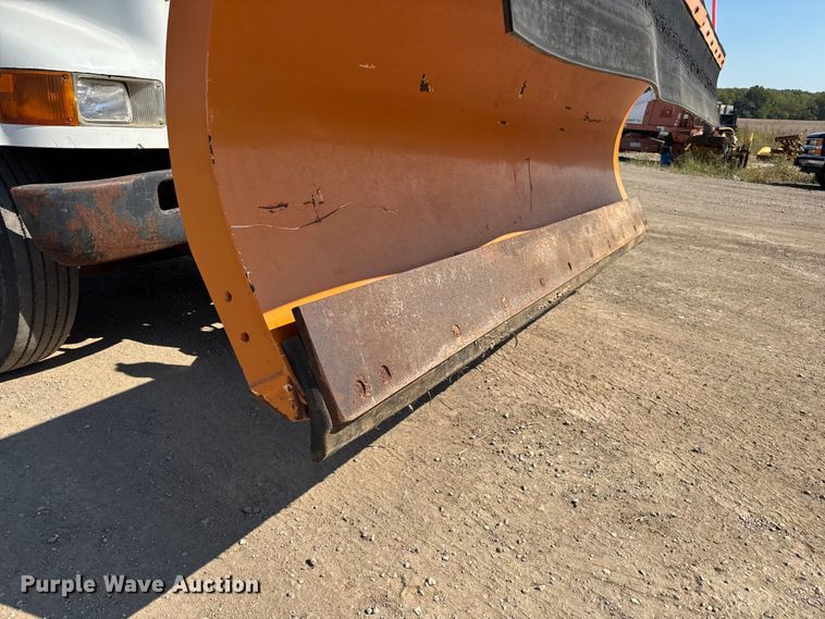 image for item DU3507 2001 International 4900 dump truck