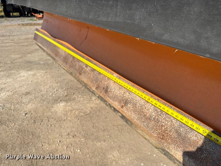 image for item DU3507 2001 International 4900 dump truck