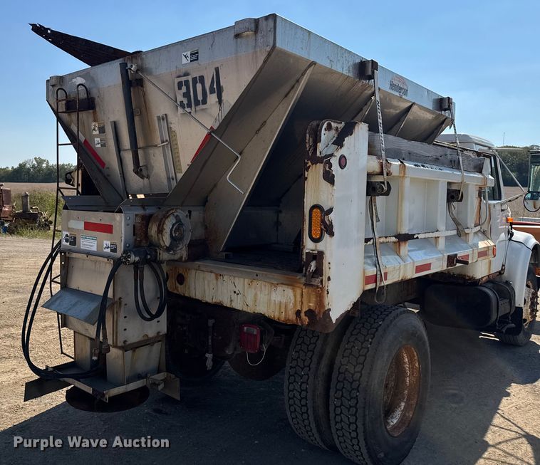 image for item DU3507 2001 International 4900 dump truck