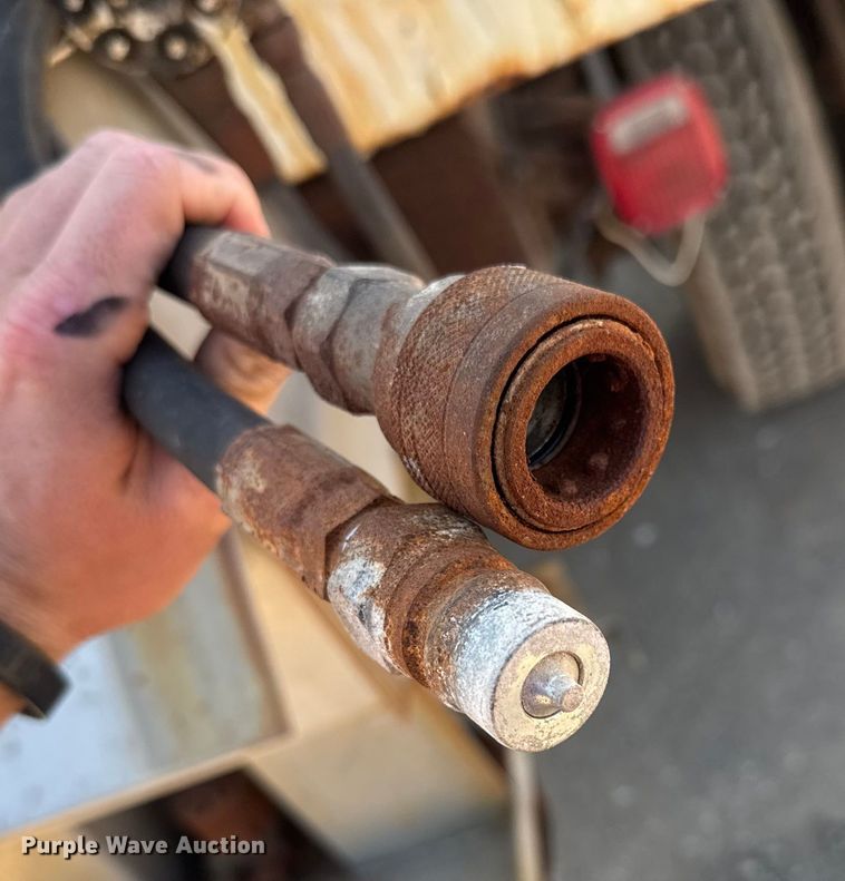 image for item DU3507 2001 International 4900 dump truck