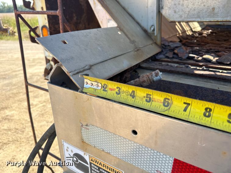 image for item DU3507 2001 International 4900 dump truck