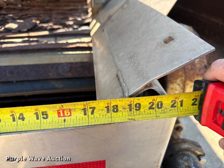 image for item DU3507 2001 International 4900 dump truck