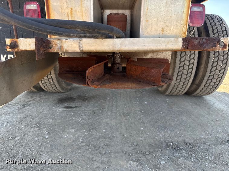 image for item DU3507 2001 International 4900 dump truck