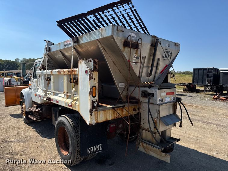 image for item DU3507 2001 International 4900 dump truck