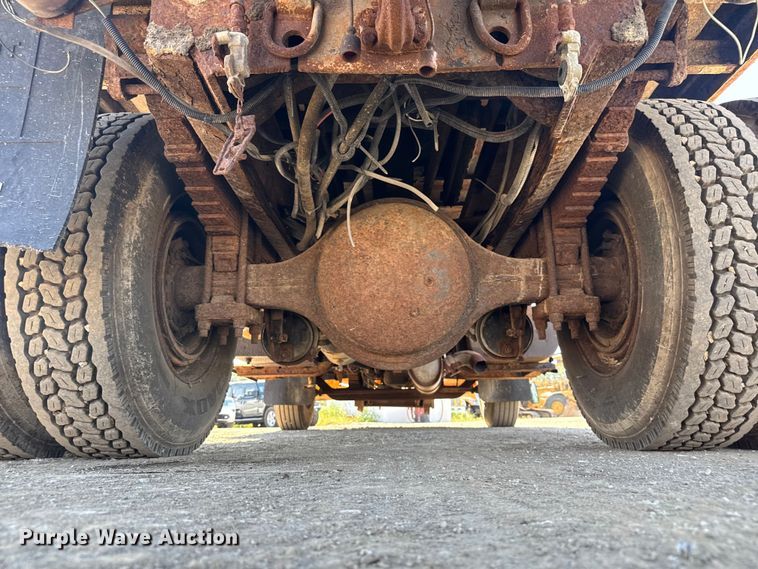 image for item DU3507 2001 International 4900 dump truck