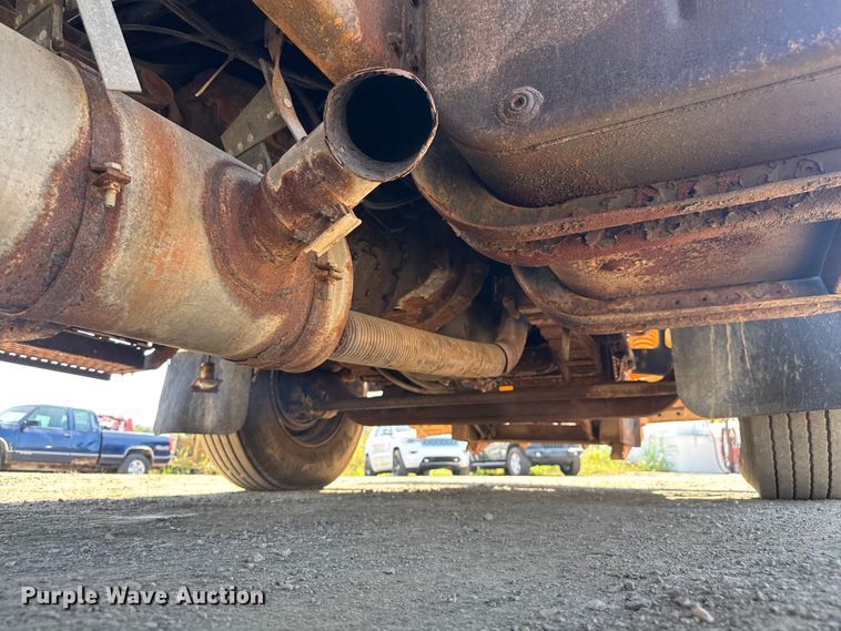 image for item DU3507 2001 International 4900 dump truck