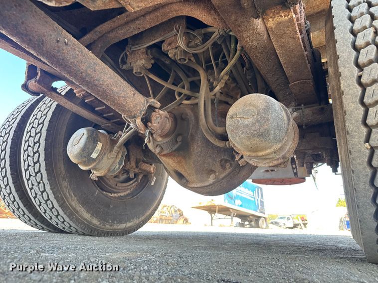 image for item DU3507 2001 International 4900 dump truck