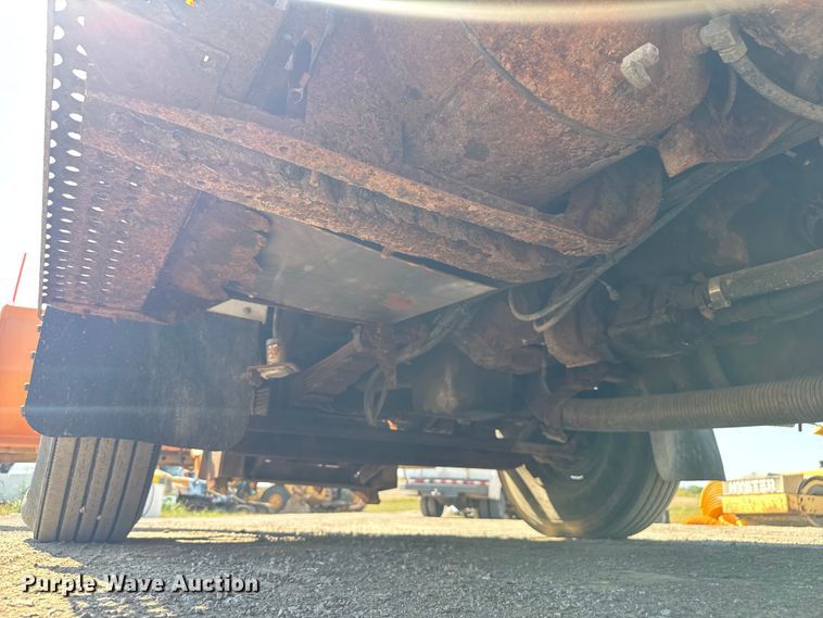 image for item DU3507 2001 International 4900 dump truck