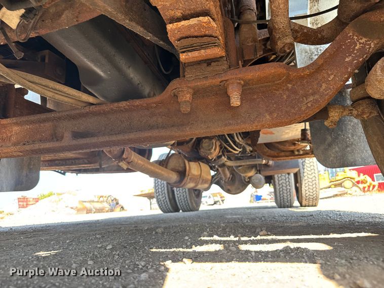 image for item DU3507 2001 International 4900 dump truck