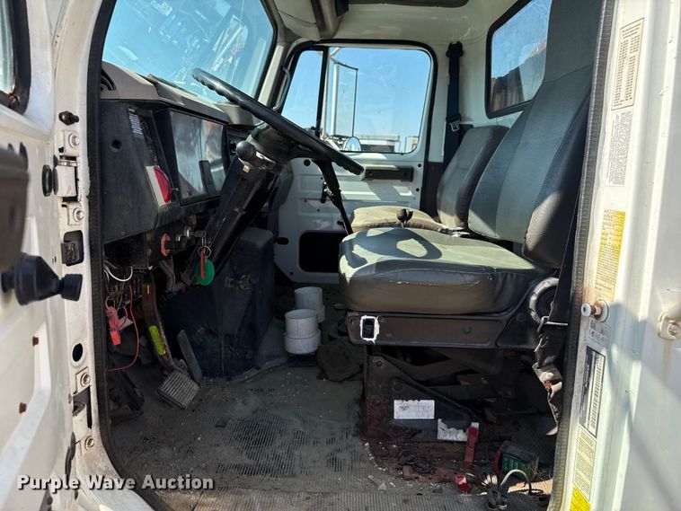 image for item DU3507 2001 International 4900 dump truck