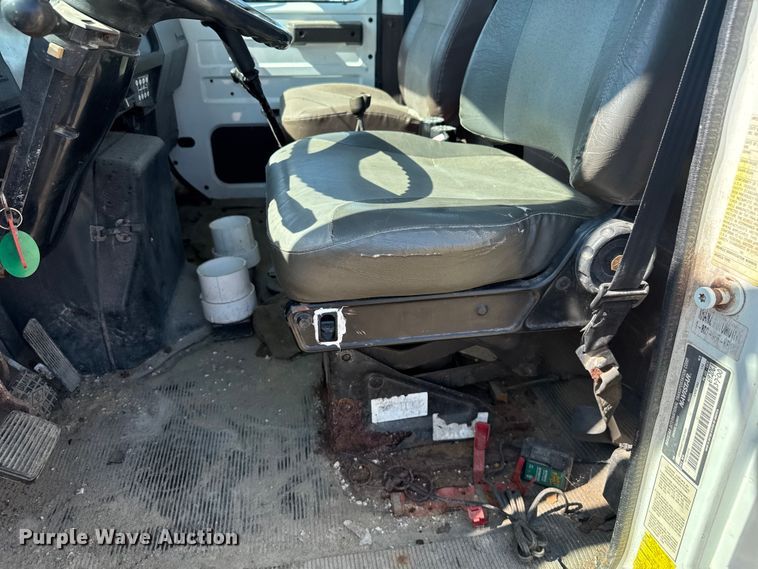 image for item DU3507 2001 International 4900 dump truck