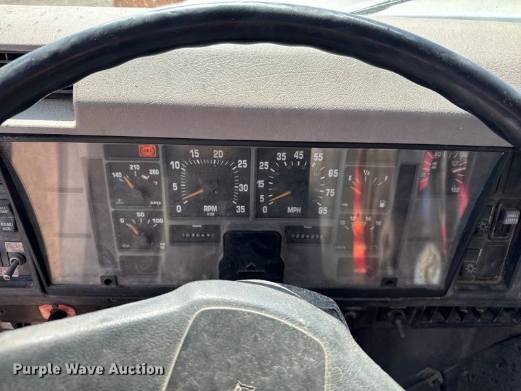 image for item DU3507 2001 International 4900 dump truck