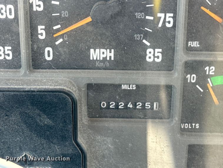 image for item DU3507 2001 International 4900 dump truck