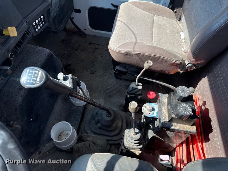 image for item DU3507 2001 International 4900 dump truck