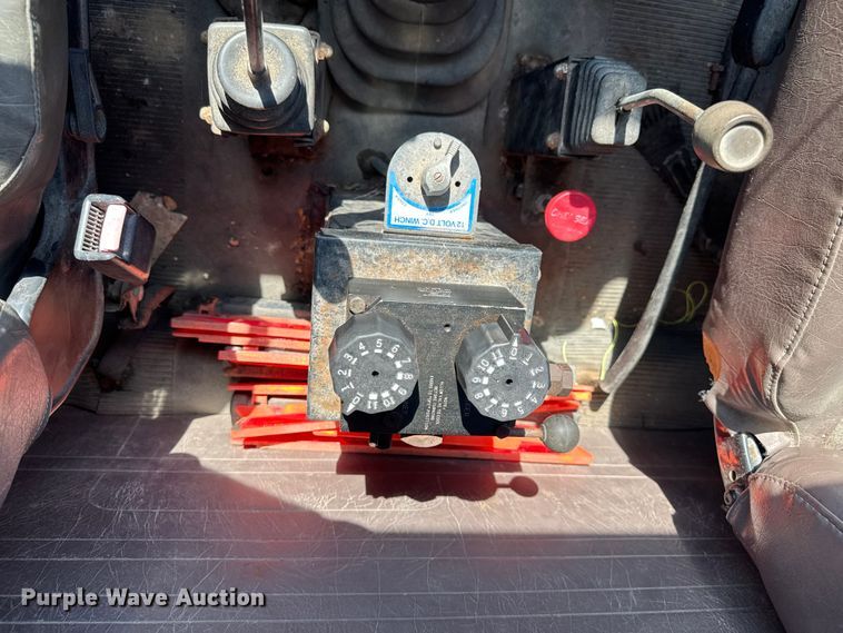 image for item DU3507 2001 International 4900 dump truck