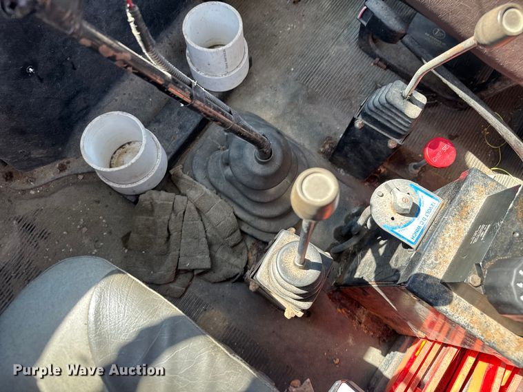 image for item DU3507 2001 International 4900 dump truck