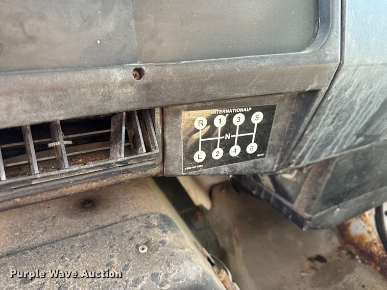 image for item DU3507 2001 International 4900 dump truck