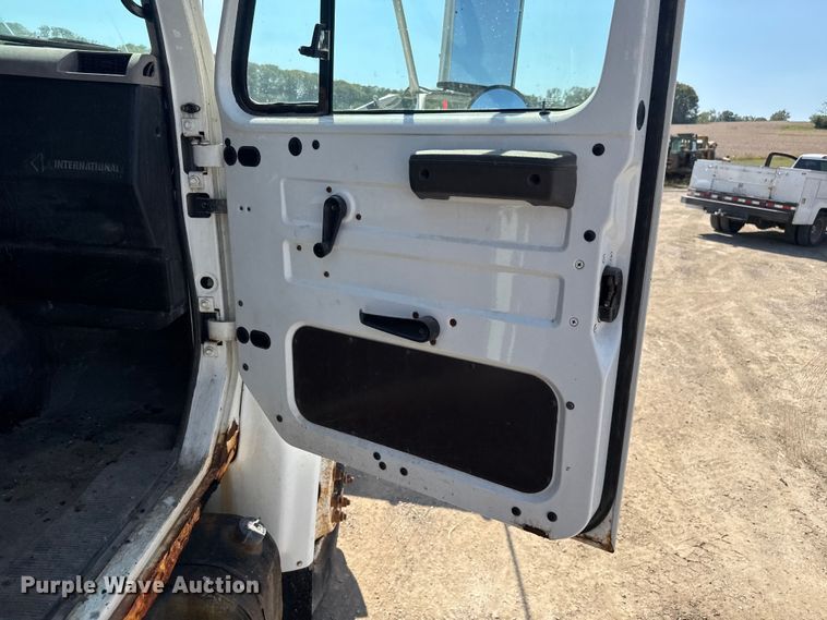 image for item DU3507 2001 International 4900 dump truck