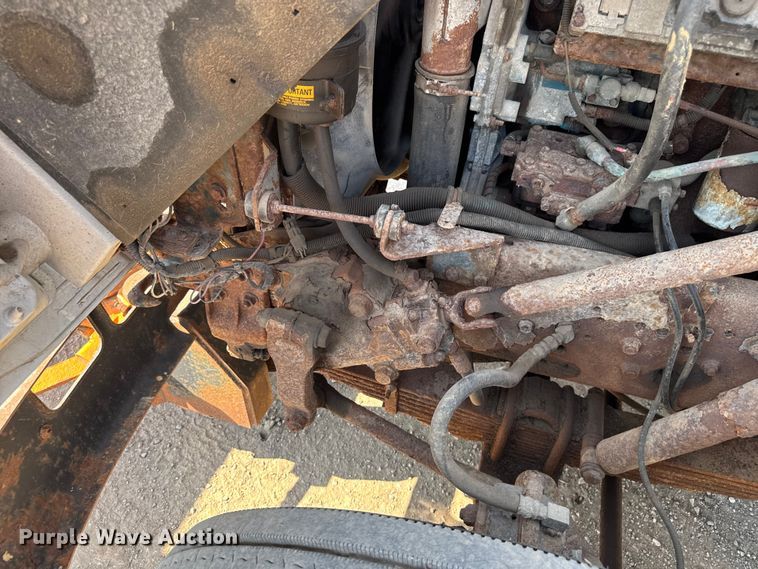 image for item DU3507 2001 International 4900 dump truck