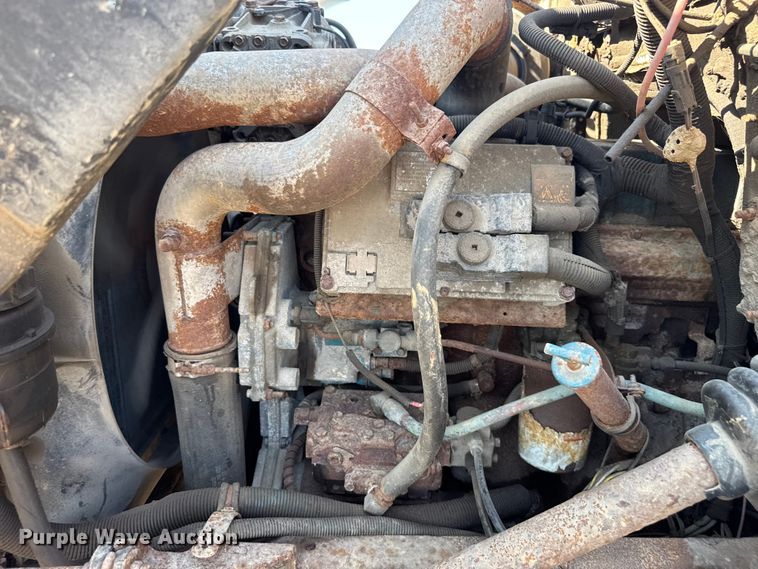 image for item DU3507 2001 International 4900 dump truck