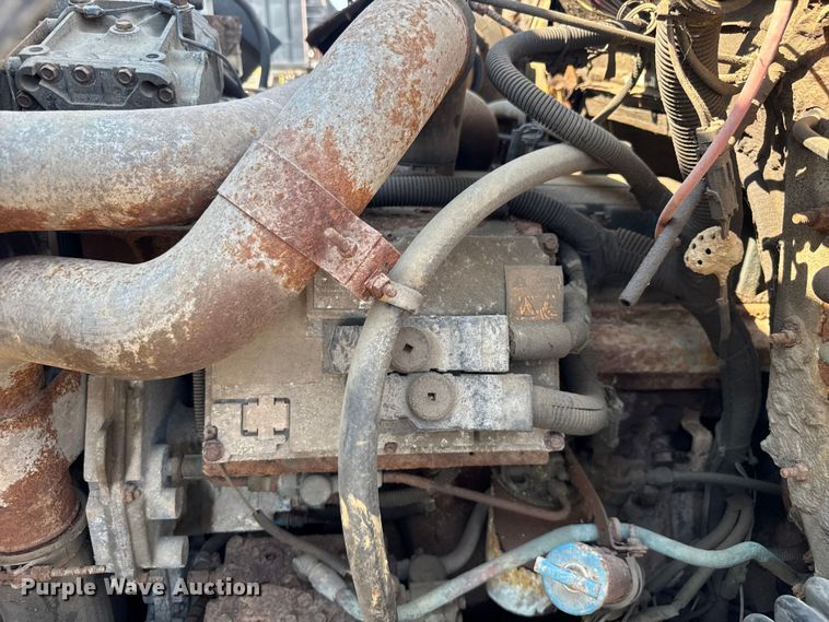 image for item DU3507 2001 International 4900 dump truck