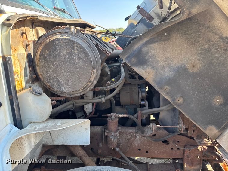 image for item DU3507 2001 International 4900 dump truck