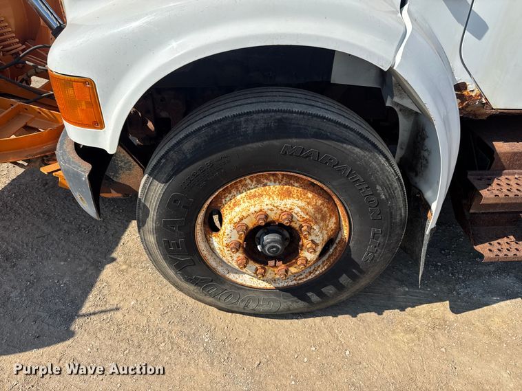 image for item DU3507 2001 International 4900 dump truck