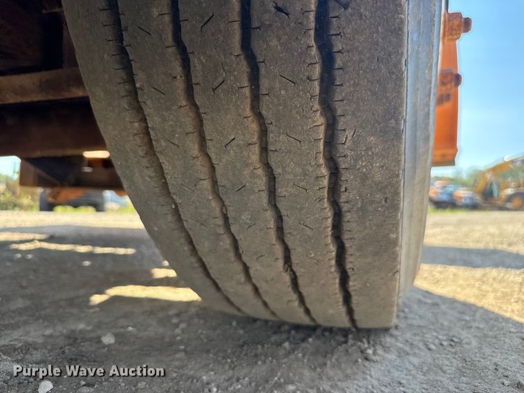 image for item DU3507 2001 International 4900 dump truck