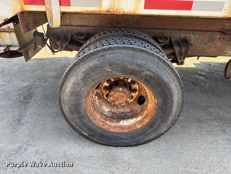 image for item DU3507 2001 International 4900 dump truck