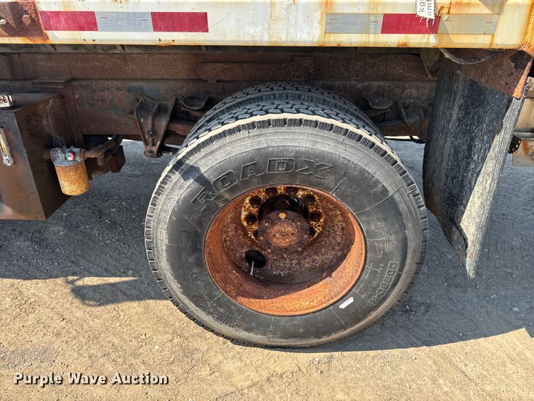 image for item DU3507 2001 International 4900 dump truck