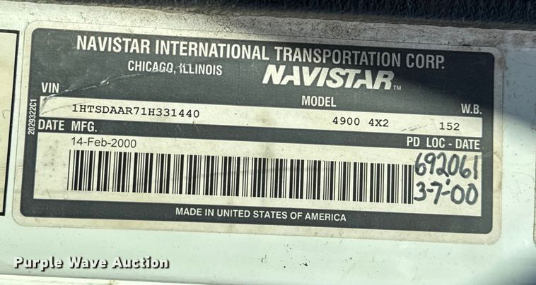 image for item DU3507 2001 International 4900 dump truck