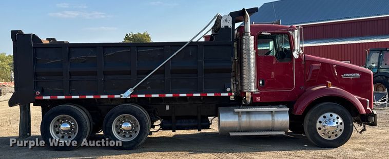 image for item DU3509 2004 Kenworth T800 dump truck