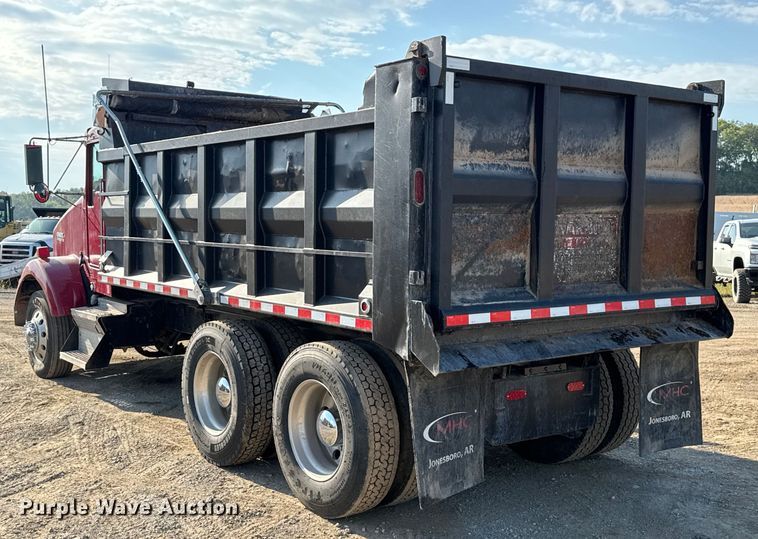 image for item DU3509 2004 Kenworth T800 dump truck