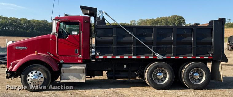 image for item DU3509 2004 Kenworth T800 dump truck