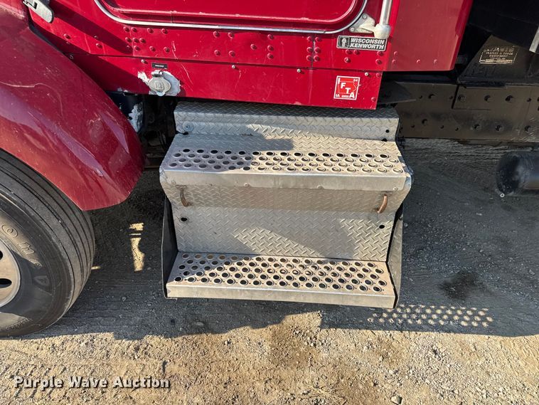 image for item DU3509 2004 Kenworth T800 dump truck