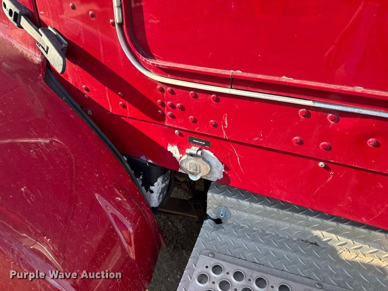 image for item DU3509 2004 Kenworth T800 dump truck