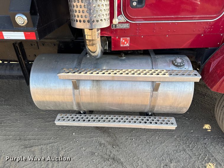 image for item DU3509 2004 Kenworth T800 dump truck