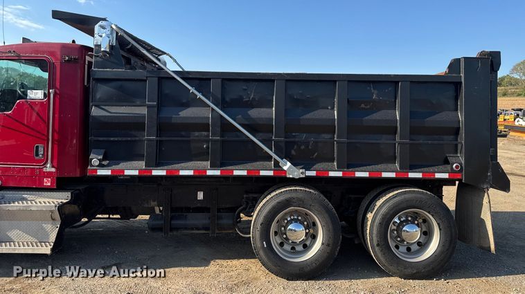 image for item DU3509 2004 Kenworth T800 dump truck