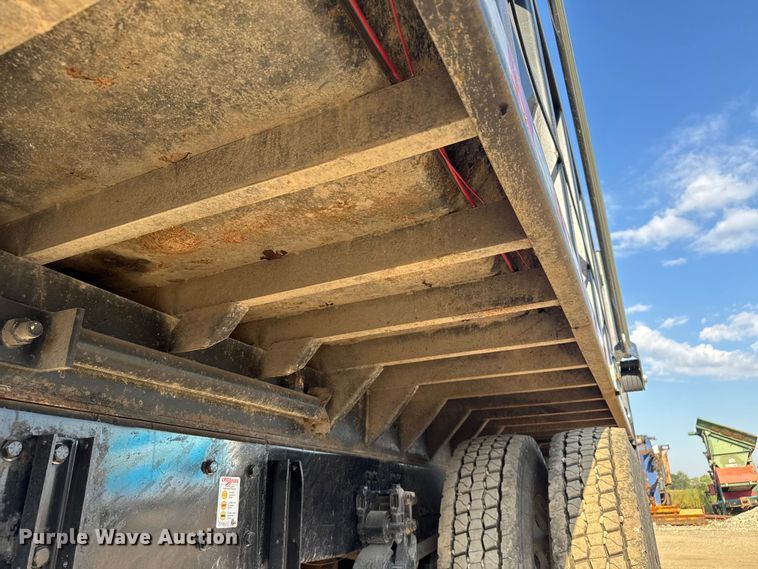 image for item DU3509 2004 Kenworth T800 dump truck