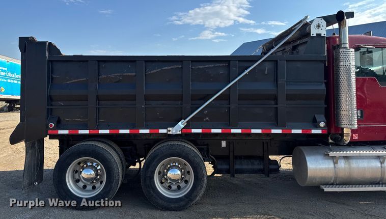 image for item DU3509 2004 Kenworth T800 dump truck